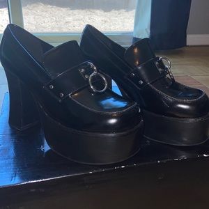 Dolls kill black lock up loafer size 11